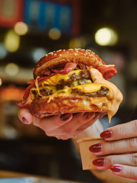 Burger Bar Crescent: Crafting the Perfect Gourmet Burger Experience